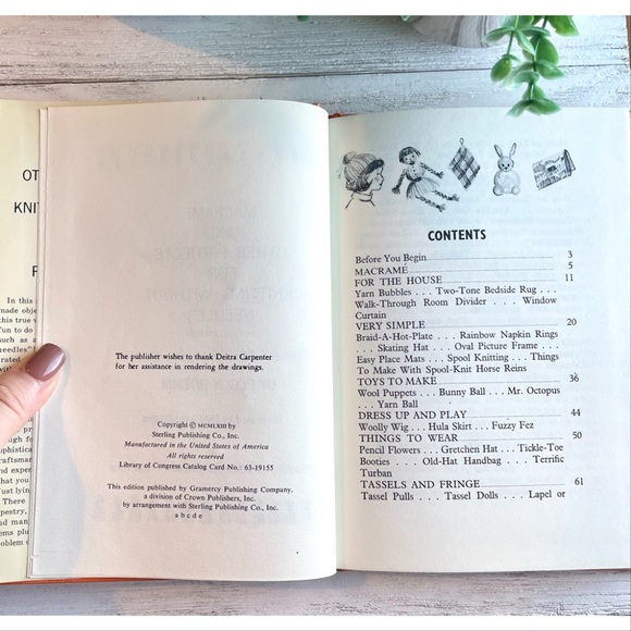 🍒2/$25 Vintage Macrame book, 1960’s art and crafts, 60s fiber arts - Picture 3 of 7